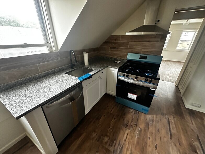 Kitchen closer - 2638 W Lyndale St