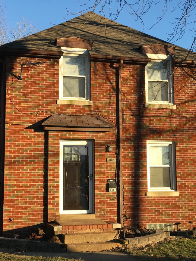 Primary Photo - 102 Kenwood Ln