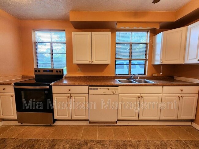Building Photo - 102 Chippewa Dr