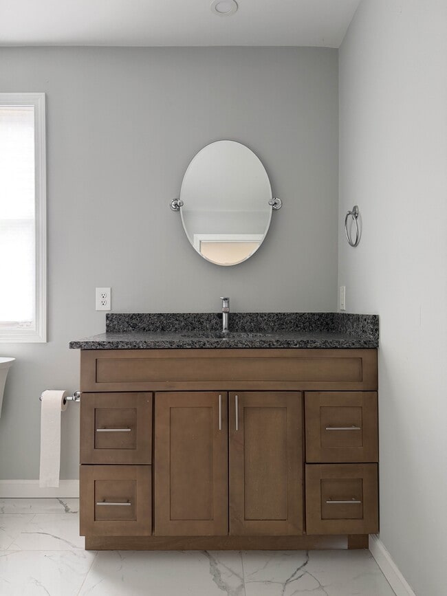 Building Photo - 309 Main St