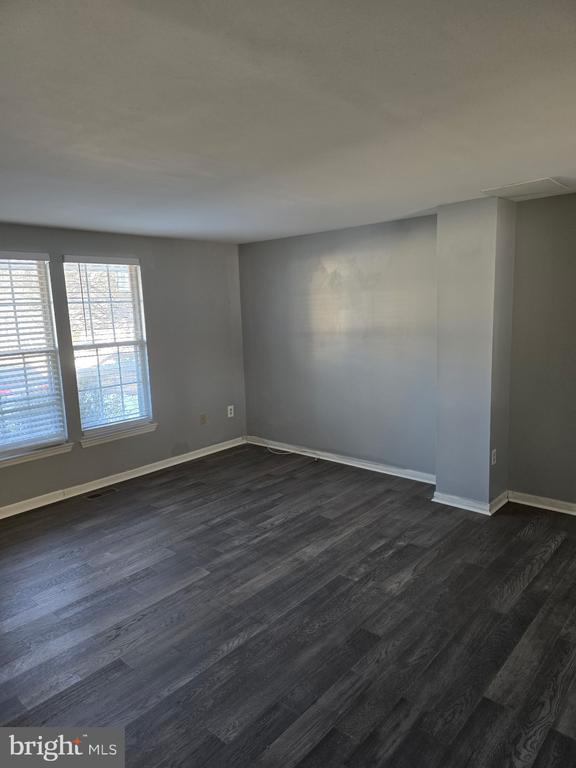 Building Photo - 8910 Pembrook Woods