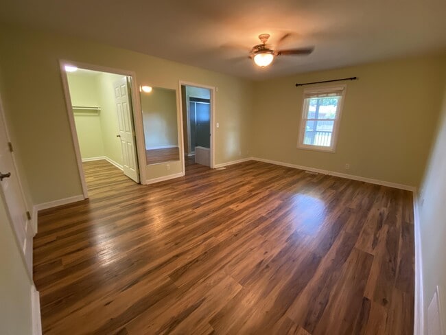 Building Photo - 7424 Crawfordshire Ln