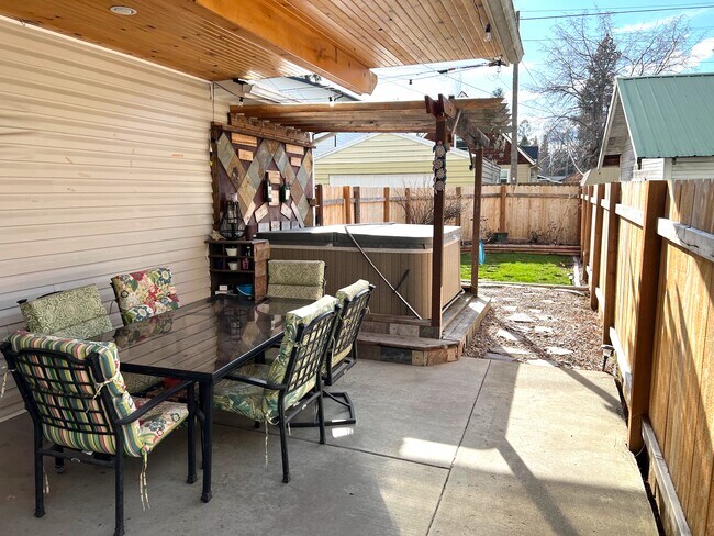 Building Photo - 309 S 15th St