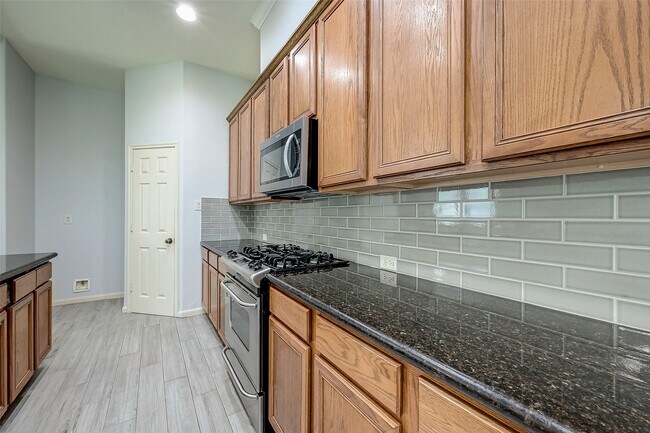 Building Photo - 18302 N Elizabeth Shore Loop