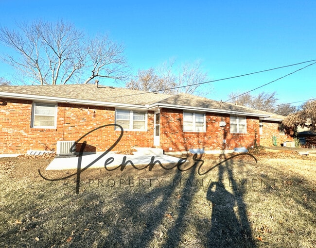 Building Photo - 807 NE Magellan Ave