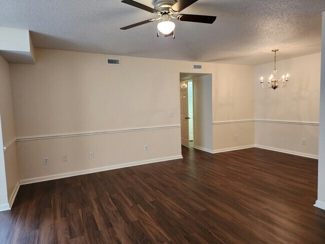 Building Photo - 525 3rd Loop Rd