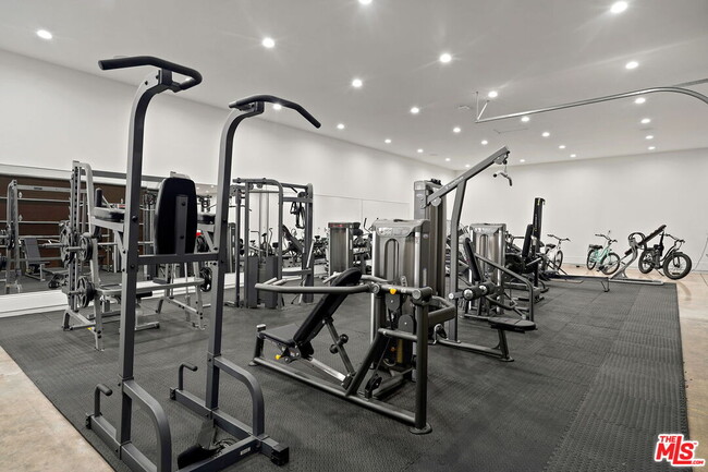 Building Photo - 20101 SW Cypress St