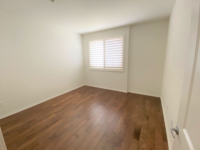 Building Photo - Executive 2-Bedroom Condo in the Prestigious South Bay 360 Community