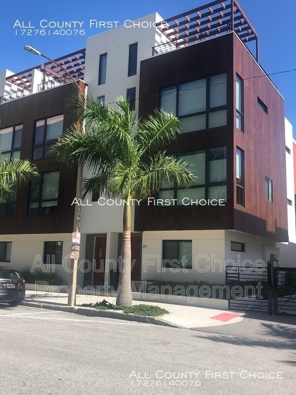 Building Photo - 815 Arlington Ave N
