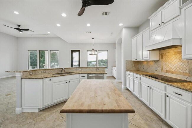 Building Photo - 17813 Kingfisher Ridge Dr