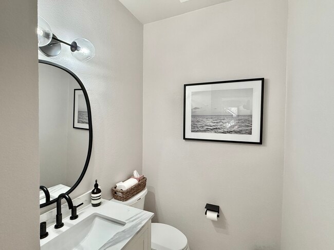 Building Photo - 2414 Thorntree Dr