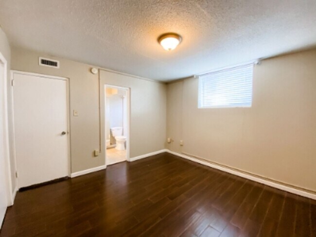 Building Photo - Treetop Living in the Heart of Highland Park