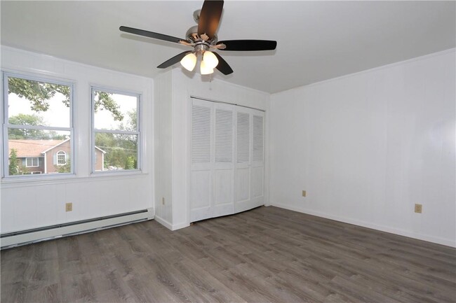 Building Photo - 348 Center Dr