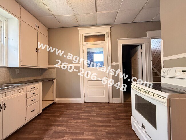 Building Photo - 911 W Creighton Ave