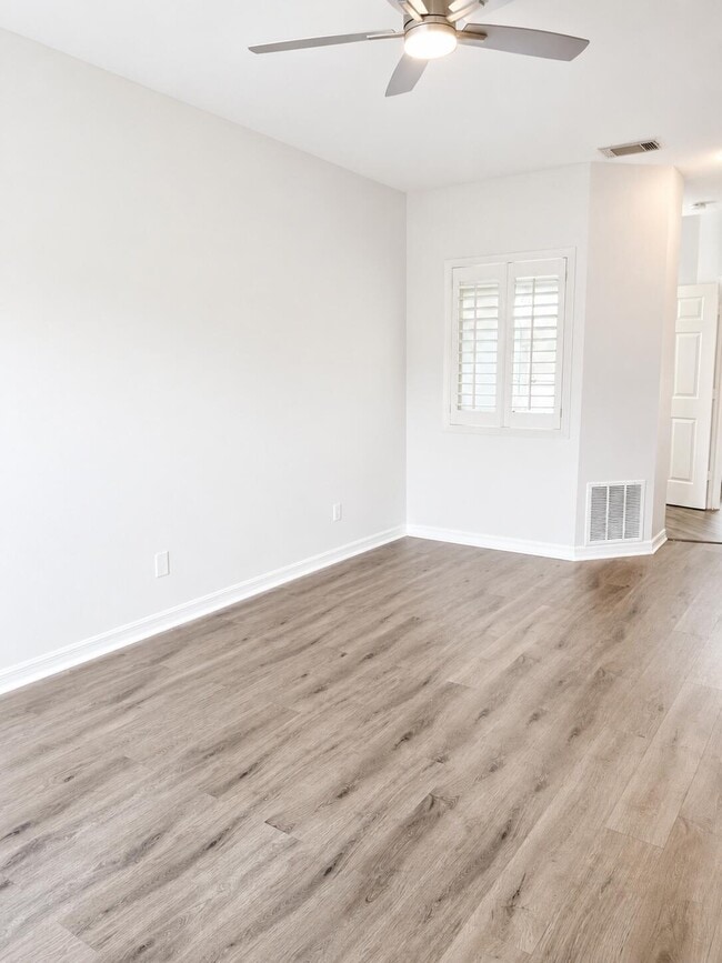 Building Photo - 9833 Perfect Dr