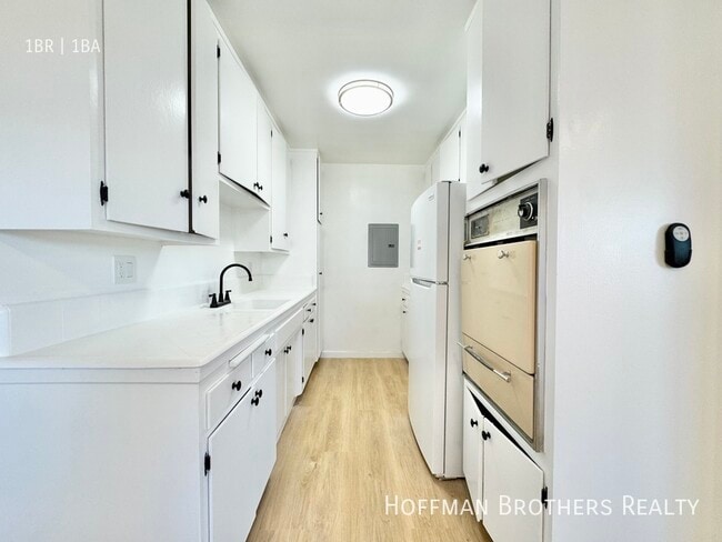 Building Photo - 14807 Normandie Ave