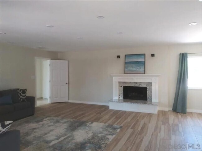 Building Photo - 8888 La Jolla Scenic Dr N