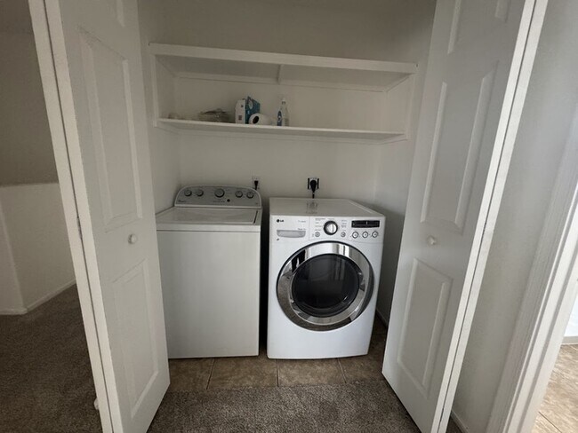 Building Photo - Desert Ridge House