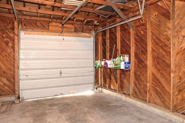 Building Photo - 1315 E Marks St