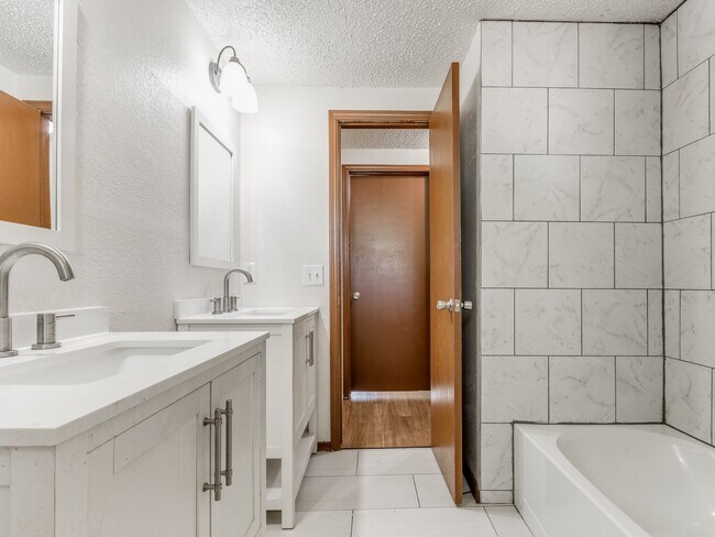 Building Photo - 929 Branchwood Dr