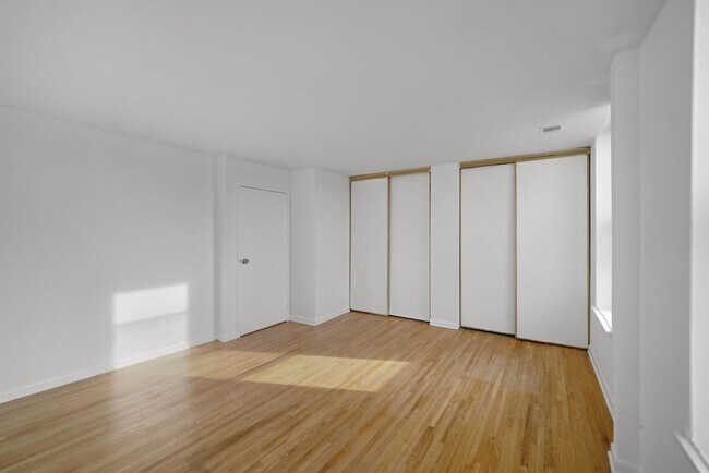 Building Photo - 1224 Washington St