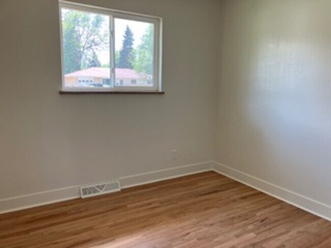 Building Photo - $300 OFF FIRST MONTH | Beautifully Renovated 3BR in Midtown Fort Collins