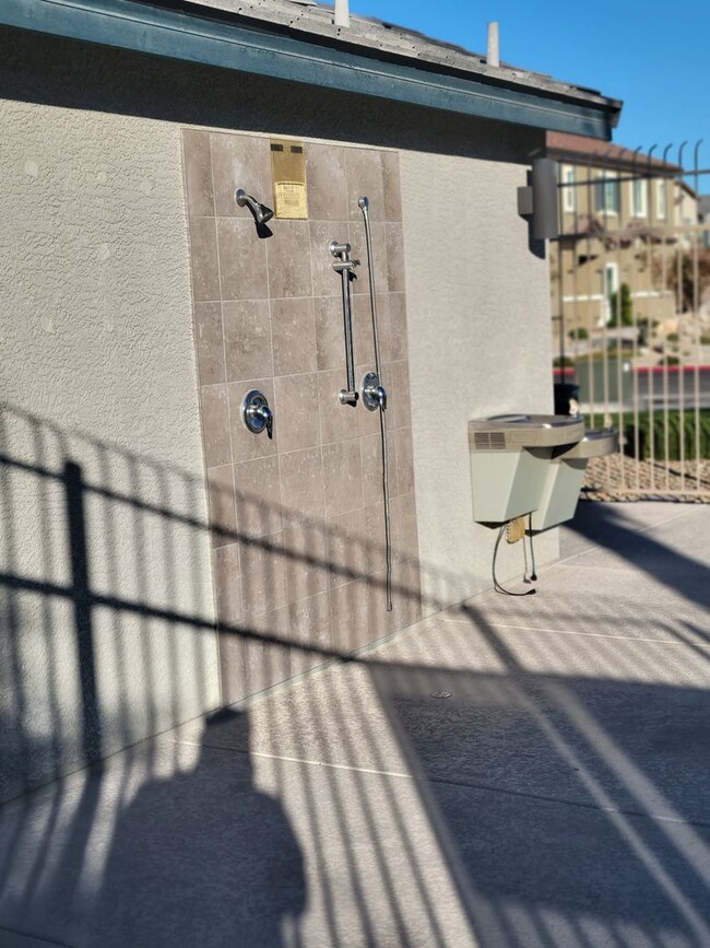 Building Photo - 2 Bed, 2 Bath Townhome in N. Las Vegas!