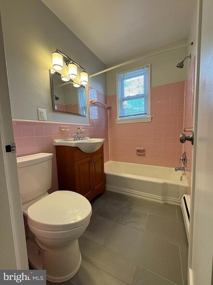 Building Photo - 945 N Barton St