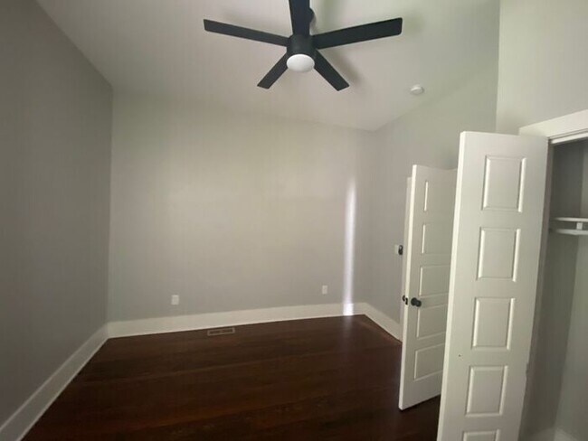 Building Photo - Amazing Updated One Bedroom in South Nashv...