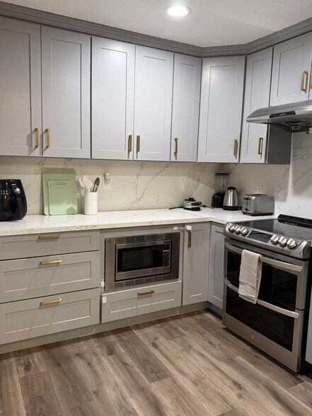 Building Photo - 806 Coyote St