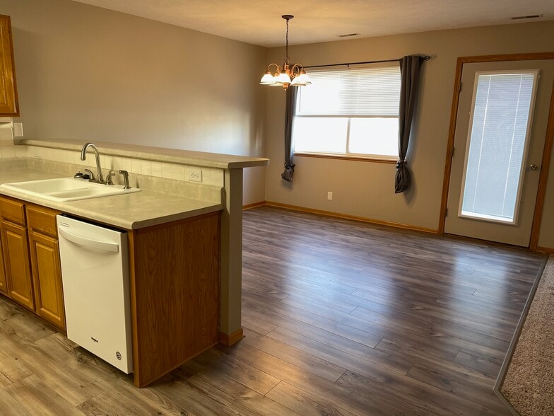 Building Photo - 6705 Milan Dr