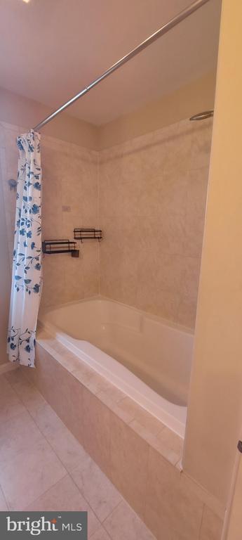 Building Photo - 5001 Old Bartholows Rd