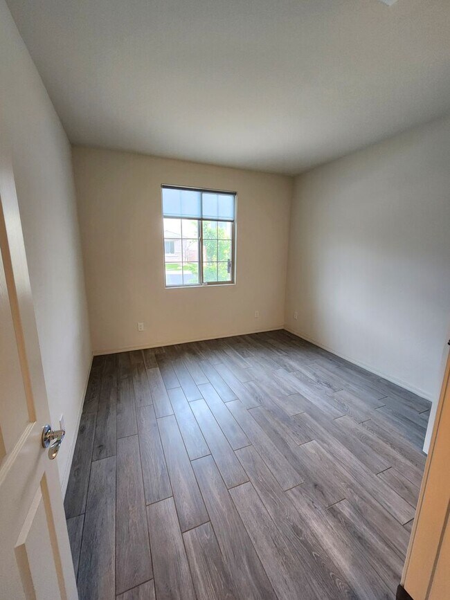 Building Photo - ALORAVITA 4 Bedroom 3.5 Bath