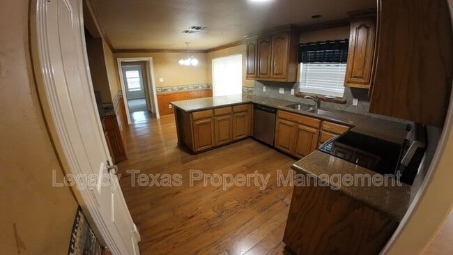 Building Photo - 414 Woodard Ave