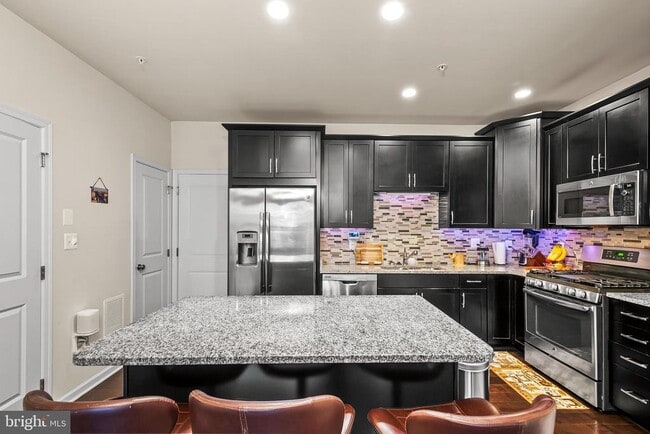 Building Photo - 43151 Wealdstone Terrace