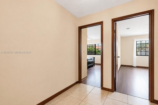 Building Photo - 7365 N Augusta Dr