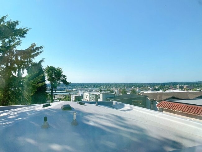 Building Photo - 828 N Garden St