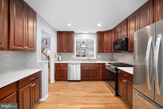 Building Photo - 43861 Laburnum Square