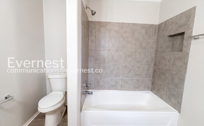 Building Photo - 11711 Greenglen Dr