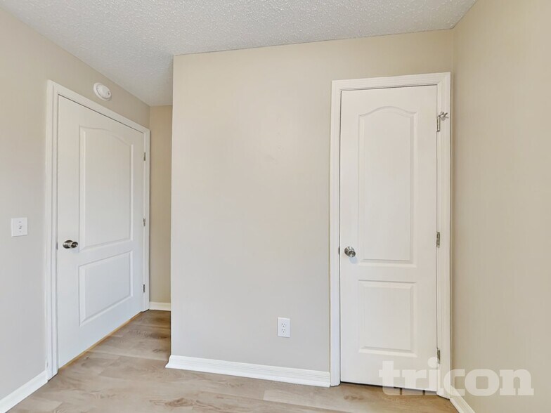 Building Photo - 4317 Longshore Dr