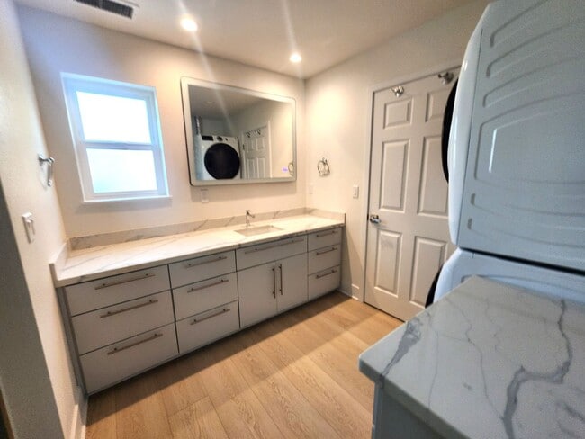 Building Photo - Stunning remodel