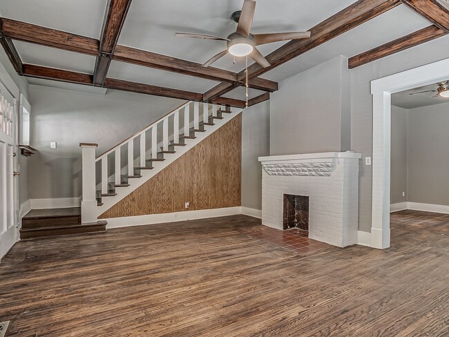 Building Photo - Charming Updated Mesta Park Duplex - New S...