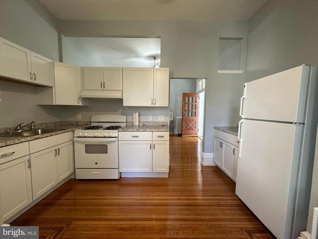 Building Photo - 146 Sumac St