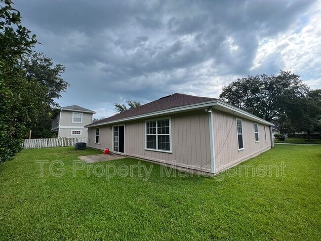 Building Photo - 1449 Blue Heron Ln N