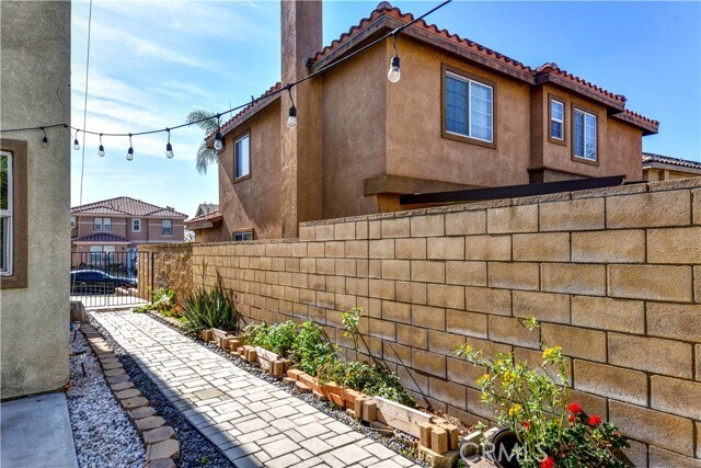 Building Photo - 16442 El Revino Dr
