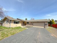 Building Photo - 3-Bed, 2-Bath House