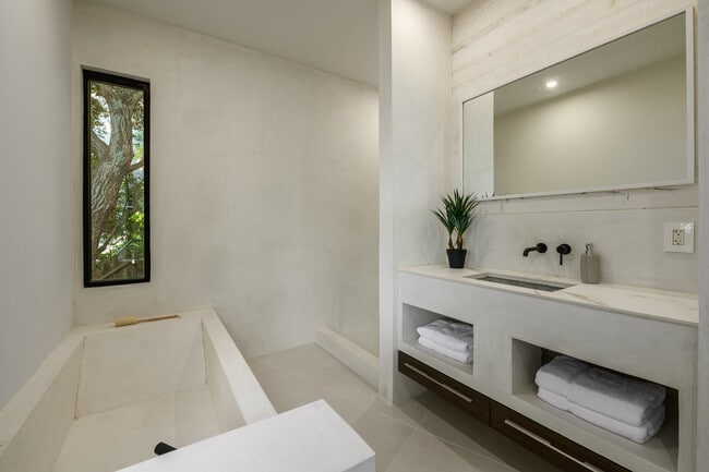 Building Photo - 8896 Lookout Mountain Ave