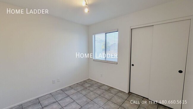 Building Photo - 8339 W Elm St