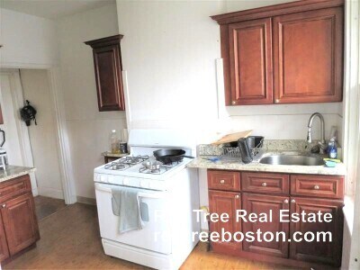 Building Photo - 17 Putnam Ave