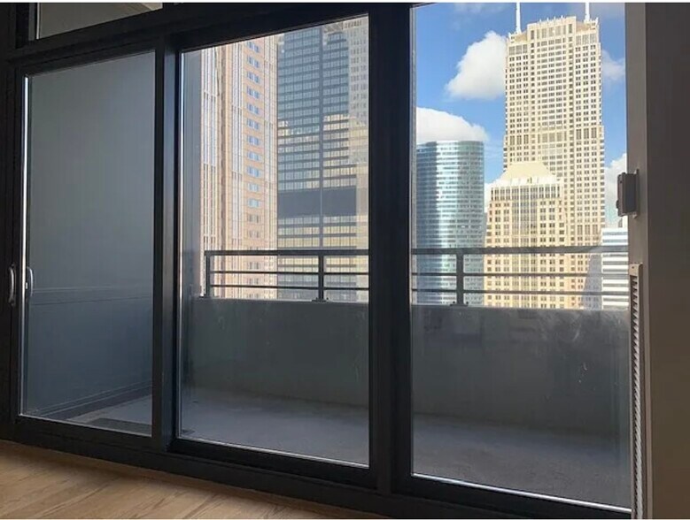 Building Photo - 235 W Van Buren St